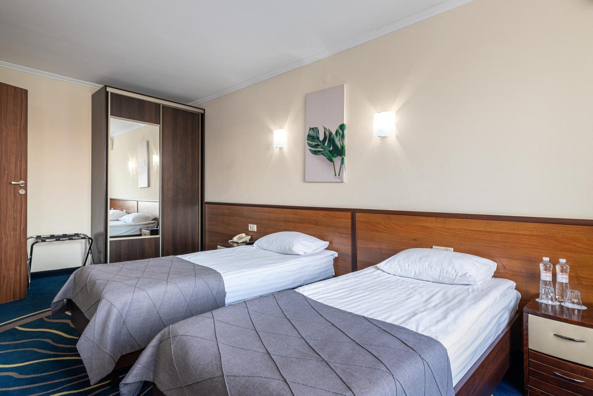 Sonata hotel&restaurant Lemberg Zimmer foto